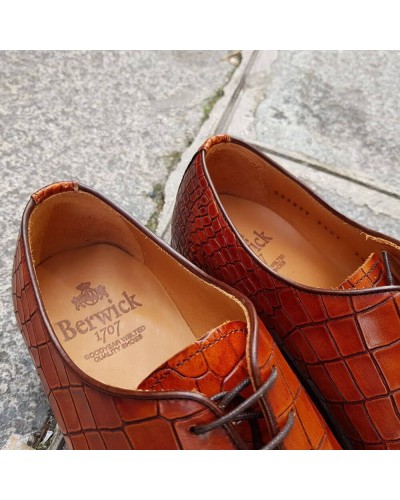 Oxford shoe Berwick 3407 brown leather crocodile print finish