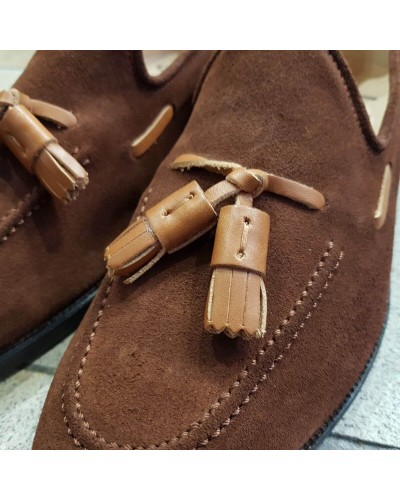 Moccasin with Pompons Center 51 3136 Will tobacco suede with brown leather tassels