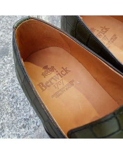 Chaussure à boucle Berwick 3520 cuir façon crocodile vert