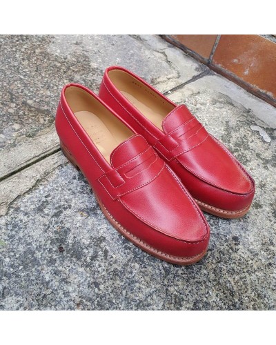 Moccasin Woman Center 51 0622 Wendy red leather