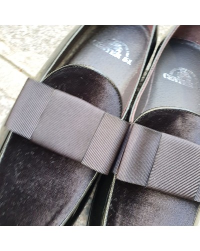 Mocassin a noeud slippers sleepers Center 51 Xmas cuir vernis noir velours noir et noeud noir
