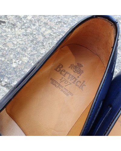 Moccasin with pompons Berwick 8491 blue navy leather