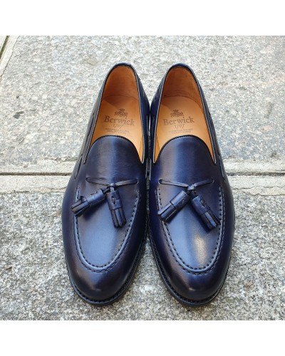 Moccasin with pompons Berwick 8491 blue navy leather