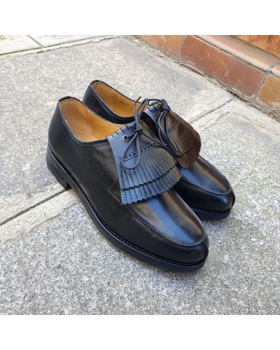 Derby shoe Center 51 8172 Bob black leather with tassels