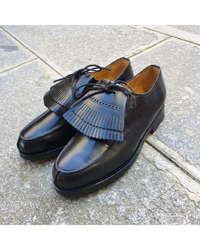 Derby shoe John Mendson 8172 Bob black leather with tassels
