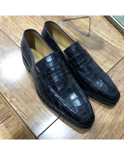 Moccasin Center 51 13854 black leather crocodile print finish