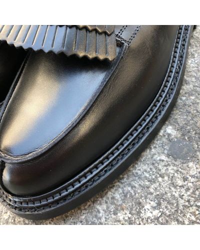 Derby shoe Triple Sole Center 51 14300 black leather with tassels