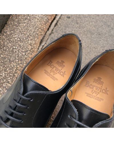Derby shoe Berwick 3566 black leather