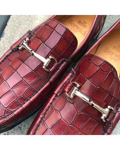 Moccasin shoe Berwick 5285 burgundy leather crocodile print finish