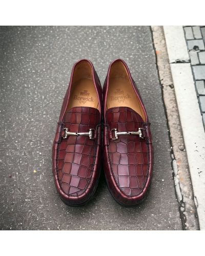 Moccasin shoe Berwick 5285 burgundy leather crocodile print finish