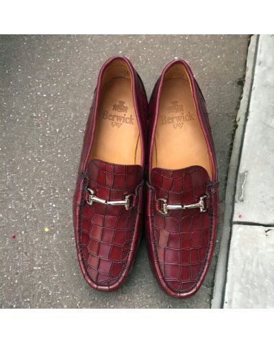 Moccasin shoe Berwick 5285 burgundy leather crocodile print finish