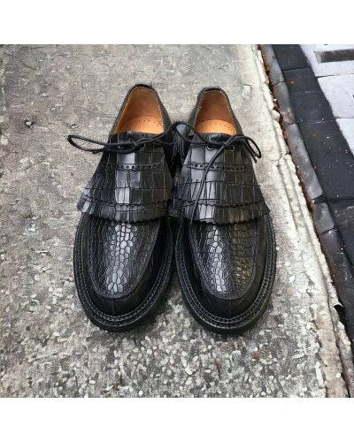 Derbie triple semelle John Mendson 14300 cuir façon croco noir avec franges