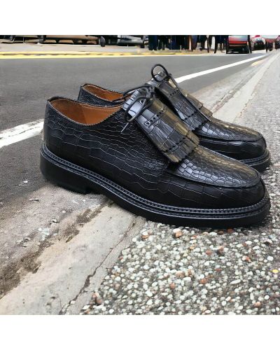 Derbie triple semelle John Mendson 14300 cuir façon croco noir avec franges