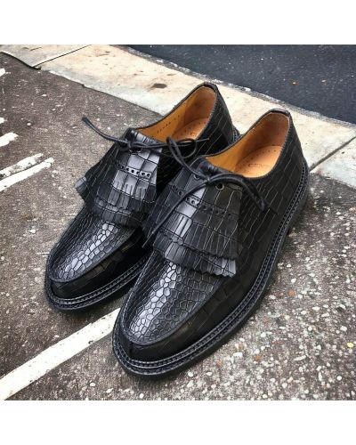 Derbie triple semelle John Mendson 14300 cuir façon croco noir avec franges