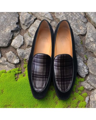 Moccasin Slippers Tartan pattern Center 51 Bordon black and taupe velvet