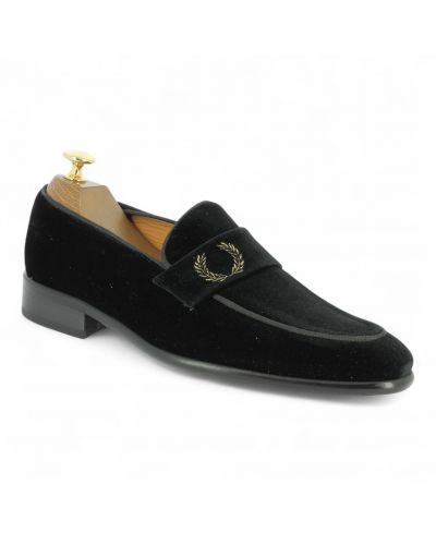 Moccasin embroidered golden laurel wreath Center 51 Caesar black velvet