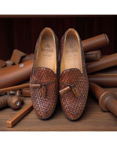 Mocassin à pompons Berwick 4340 cuir tressé marron