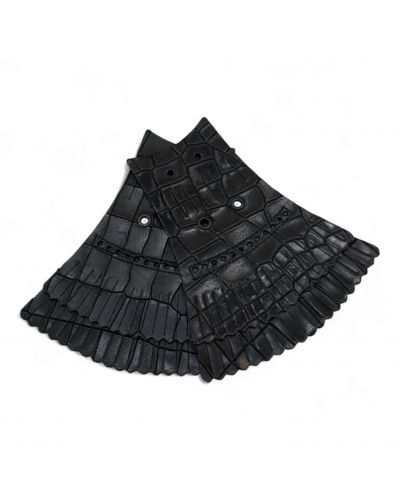 Mexican fringe in black croco-effect embossed leather