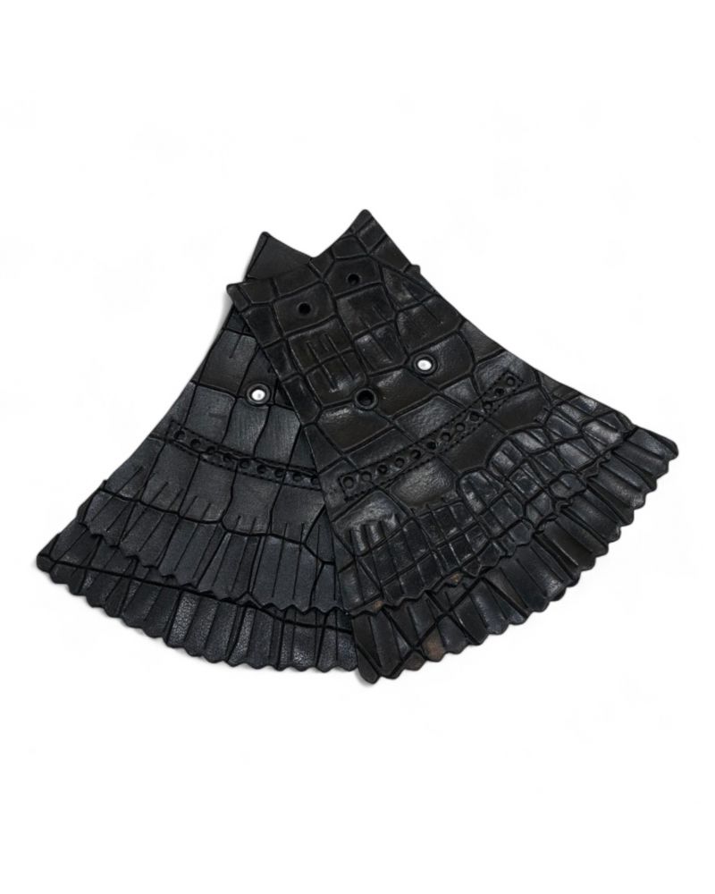 Mexican fringe in black croco-effect embossed leather