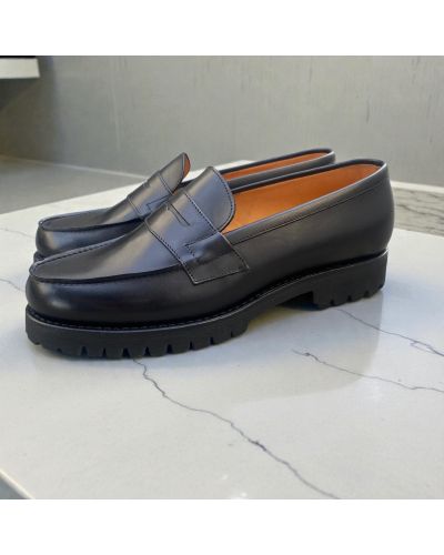Mocassin John Mendson 15100 semelle gomme commando cuir noir