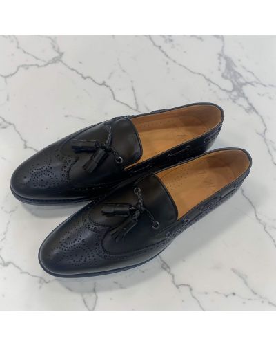 Mocassin à pompons avec perforations John Mendson 10552 cuir noir