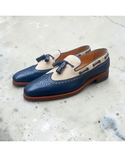 Mocassin à pompons avec perforations John Mendson 10552 cuir marine et toile beige