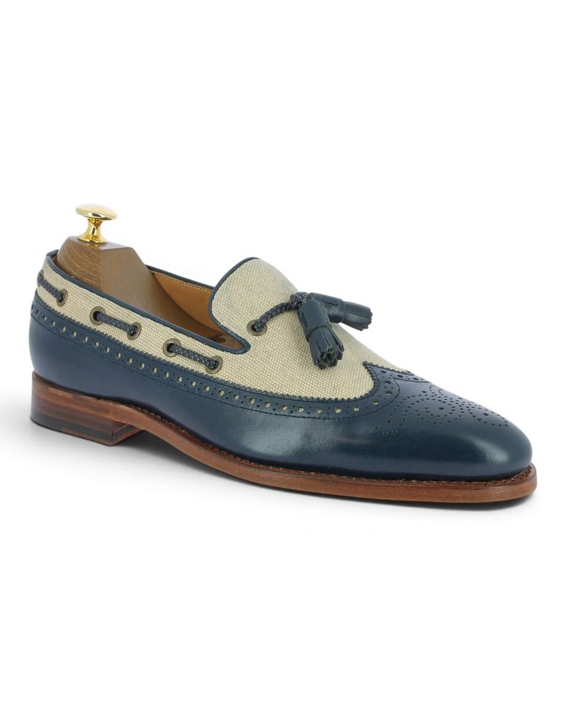 Mocassin à pompons avec perforations John Mendson 10552 cuir marine et toile beige