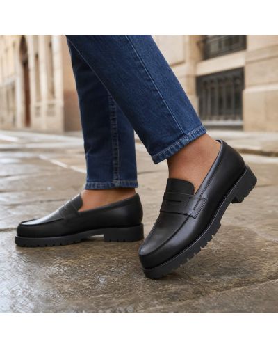 Womens Loafer John Mendson 868 with commando rubber sole in black leather